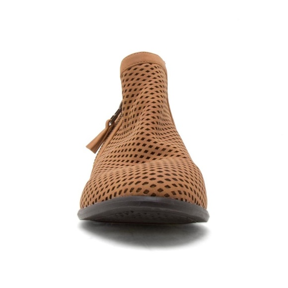 6.5 Cognac distressed perforated low heel bootie - Picture 7 of 8